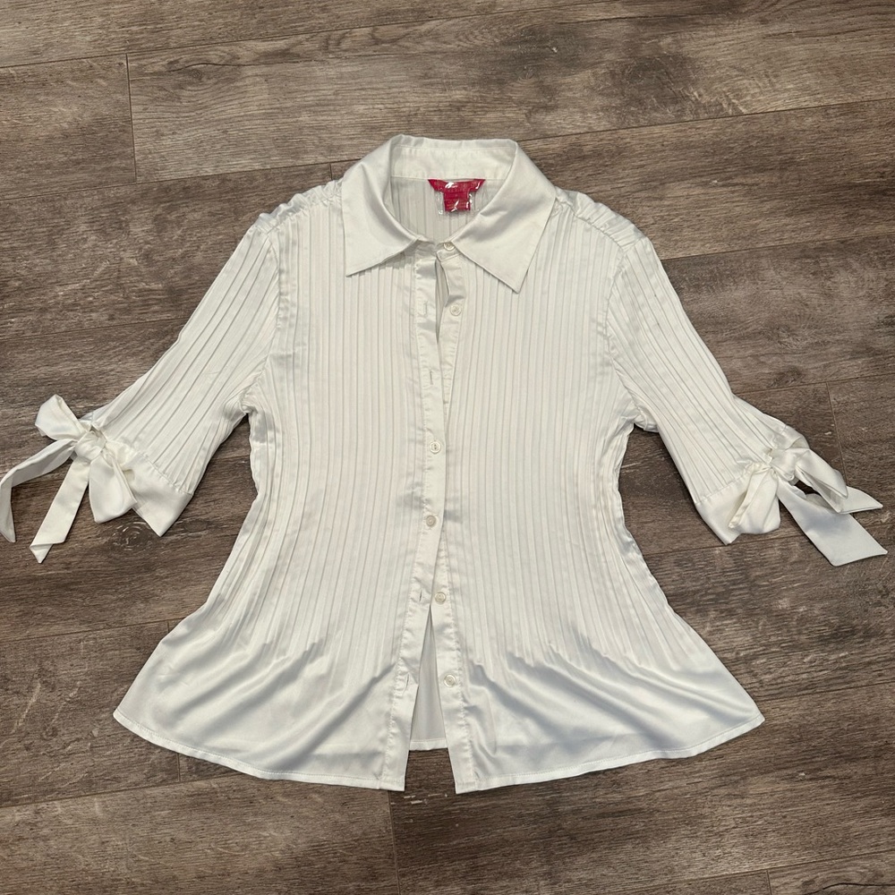 Vintage Sunny Leigh white button up flowy top with bow sleeves🎀